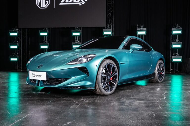 le-concept-mg-cyber-gts-s-expose-a-salon-prive-25951-1.jpg