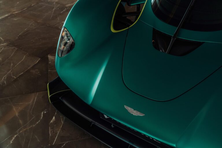 aston-martin-valkyrie-25964-5.jpg