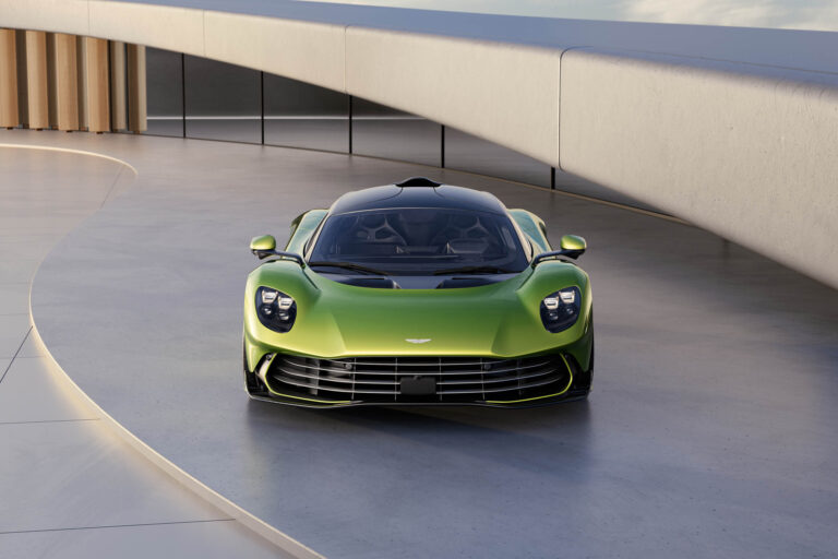 aston-martin-valhalla-26103-3.jpg